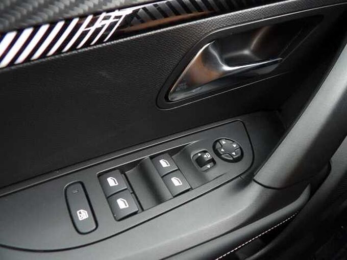 Peugeot 2008 2008 PureTech 130 EAT8 Allure Pack