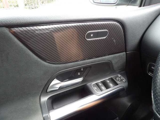 Mercedes-Benz B 180 B 180 d 7G-DCT AMG Line