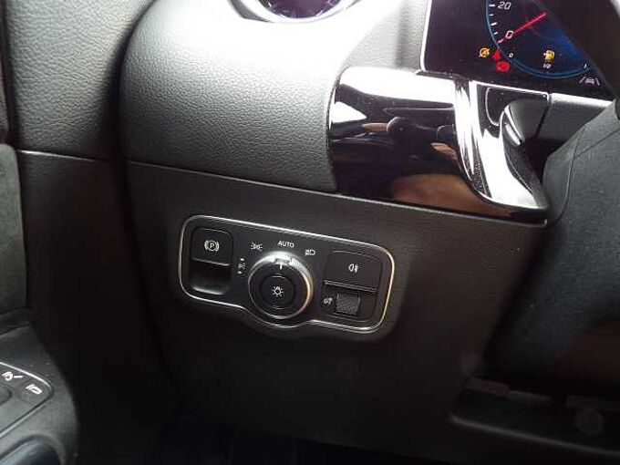 Mercedes-Benz B 180 B 180 d 7G-DCT AMG Line